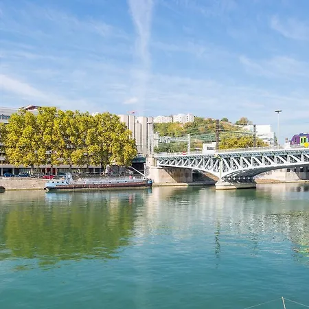 La Peniche Sur La Saone