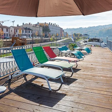 Bateau-hôtel La Peniche Sur La Saone *